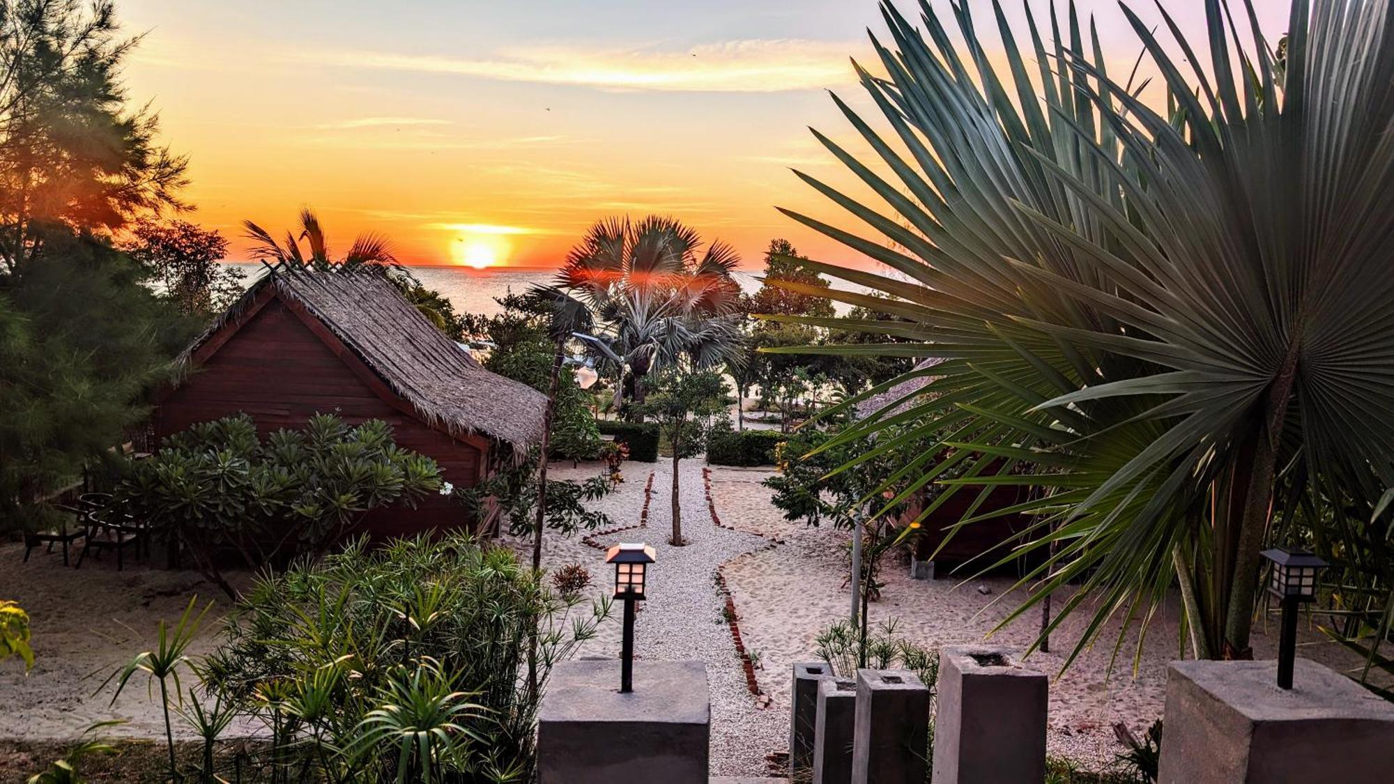 Ampazony Oasis Lodge Mahajanga Eksteriør bilde