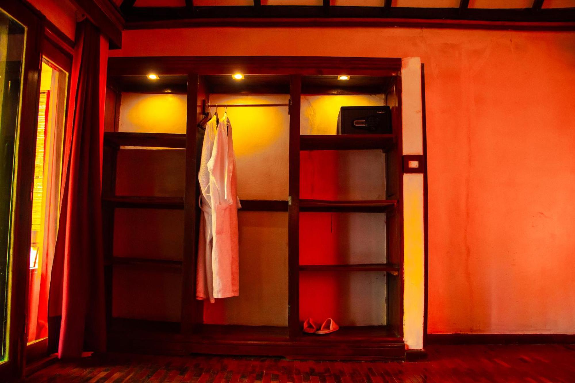 Ampazony Oasis Lodge Mahajanga Eksteriør bilde