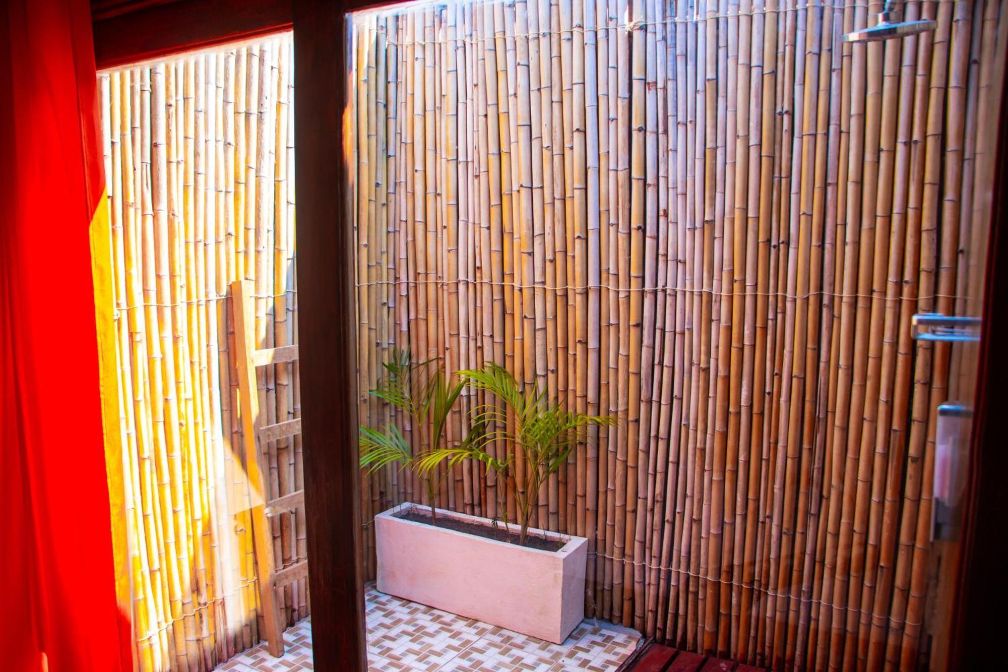 Ampazony Oasis Lodge Mahajanga Eksteriør bilde
